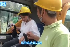 收了一个女学徒，第一天先教她先导手势动作，基本操作。