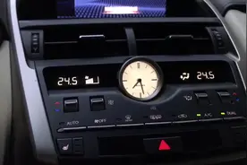 实拍：雷克萨斯NX300内饰中控，可放CD光盘，古典与现代的结合体视频封面