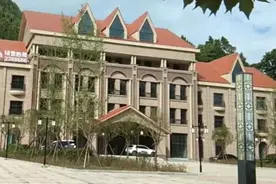 寻访青川县城〖上城半岛温泉大酒店〗，风景优美，游客们有福啦！视频封面
