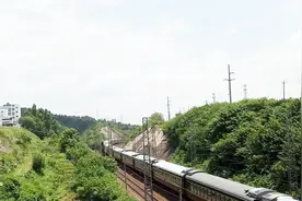 赣州-北京西K1454次列车通过京九铁路赣州高新区弯道视频封面