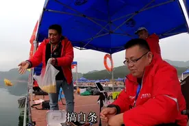 贵州兴义万峰湖举行大型筏钓比赛，各路大神使出浑身解数全力以赴视频封面