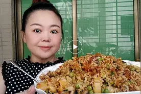 香菇肉丁饭做法，炒一炒，闷一闷，锅巴焦香酥脆，好吃到尖叫