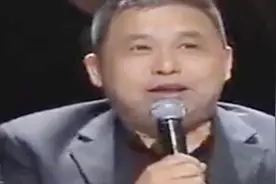 小男孩上台演武术，评委竟让他拿脚踢教练，太欢乐