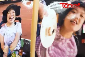 出生时因为缺氧患上大脑麻痺症，不能说话、无法自理，终日坐轮椅