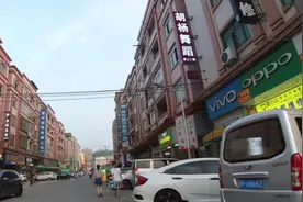 实拍东莞市大朗城中村，大朗镇黎贝岭市场，夜幕下的摆摊一条街视频封面