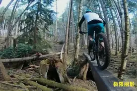 自行车：山地车速降的失误瞬间，一个字形容“疼”！视频封面