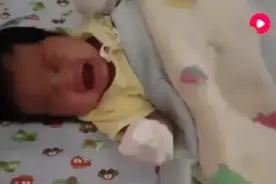 福利院里刚满月的宝宝哭闹没人理 越哭越委屈视频封面