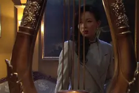 中日亲善大使正在演讲，话筒里竟说，我是梁飞