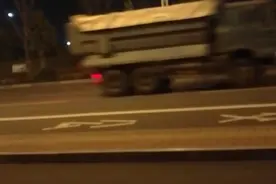 夜晚的济南唐冶绿地城，飞机的声音被渣土车盖过了！视频封面
