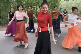 北京紫竹院公园晓红老师跳的太美了，杜老师舞团里面跳的最好的视频封面