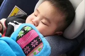 宝宝臭臭时会发出声音吗？全程哼唧，快来听听看吧