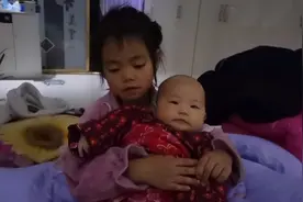 5岁小姐姐帮妈妈带孩子，真懂事视频封面