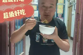 红糖炒芝麻香酥可口   可以当做零食吃  还有意想不到好处哦视频封面