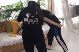 刚满90天的宝宝去拍照，都以为是四五个月的宝宝，问宝妈怎么喂的视频封面