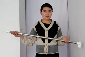 今天买了个伸缩杆免打孔阳台挂衣晾衣杠，看下安装视频，如此复杂视频封面