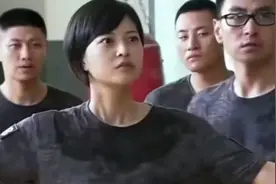 教官跑来欺负新兵，不料新兵里有个退役的特种兵，这下教官被完虐视频封面