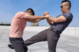 被坏人拉扯双手，你会怎么办？看阿善教官如何，1招防身术脱身