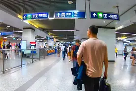 在南京南站换乘地铁，一定要体力好！走到腿软…