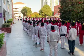盐城盐南聚亨路小学五<1>班武术操排练中视频封面
