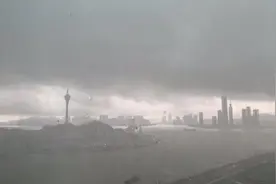 刚刚，珠海发布红色暴雨预警信号！已生效，全市停课！视频封面