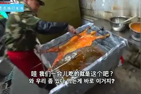 中国妹子带韩国小哥吃内蒙烤全羊，小哥说比烤羊肉串好吃一百倍视频封面