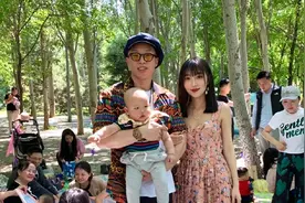 德云社烧饼为儿子庆生，娇妻携子同出镜，神仙美眷羡煞旁人视频封面