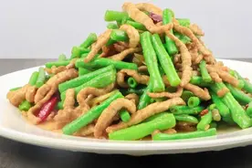 豆角肉丝炒了这么多年，这种做法最正宗，很受欢迎的大众菜肴视频封面