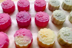 教你在家做冰皮月饼，做法配比详细讲解，香甜软糯，好吃又好看！