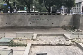 老北京皇城有四个门，天安门是皇城的南门，东门就是这个位置视频封面