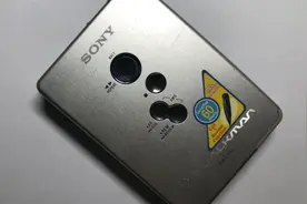 索尼超薄随身听，是所有品牌里更换皮带压带轮最方便的，不服不行视频封面