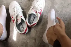 在线等：鞋子太紧了一走路就把脚磨好痛，怎么能让它变大变松呢