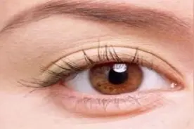 眼皮跳动心惶惶，教你一个简单方法，眼皮立马就不跳了