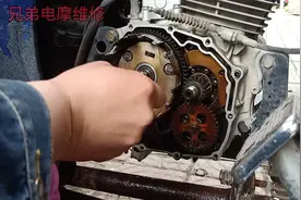 三轮摩托车挂档杆滑牙了挂不上档，修车师傅教你如何更换。视频封面