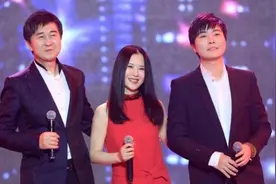 付笛生任静结婚30年恩爱依旧！26岁帅气儿子与妈妈合影像姐弟