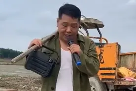 农村大叔唱歌竟然这么好听，句句撕心裂肺，没有声卡，再度爆红视频封面