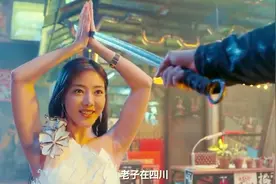 唐悠悠空手接白刃！“老子在四川，想打哪个打哪个！”
