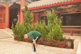 家里有含胸驼背的，每天3分钟，纠正驼背，身高看起来高了3cm