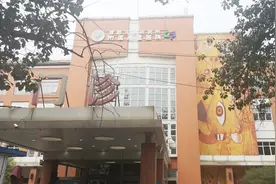 周末这里人真多视频封面