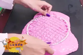 DIY，无硼砂水晶泥加入紫色色素，这是我最喜欢的颜色了，超级爽