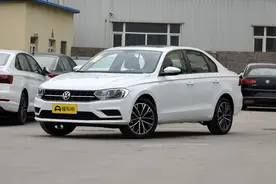 家用代步可以考虑大众宝来传奇，1.5L动力，提供手动挡，价格实惠图片