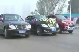 婚礼现场合唱《给你们》新郎泪崩，隔着屏幕都能感受到这份喜悦视频封面