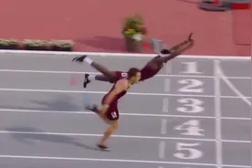 美国400米跨栏选手终点冲刺 竟靠“鱼跃”过线夺第一视频封面