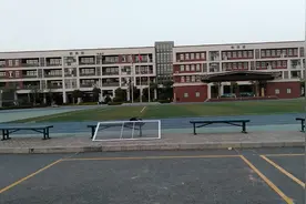 东莞这所公办小学牛逼，非莞籍能进的只有5%，大部分政府公职人员视频封面