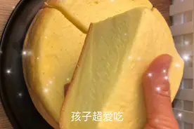 懒人在家【蒸蛋糕】教程，6个鸡蛋180克面粉，老人孩子吃不够