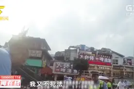 无手男子用脚开车，被交警查获时还不以为然，称：我又不犯法视频封面