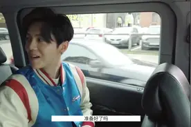 球迷鹿上线！鹿晗踏入梦想的曼联球场，到处合影迷弟范十足视频封面