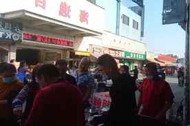 东莞街头小吃，全程排队抢购，三个小时卖两千多，真有这么火爆？