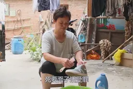 在农村买车和不买车有啥区别，大娘尽说实话，听得我都笑了视频封面