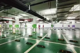 浙江台州，实拍一商场地下停车场，空的都可以在这里跑操几圈了！视频封面