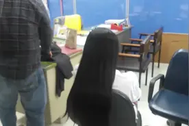 妹子去发廊剪头发，剪了个超短发，瞬间丑了几倍